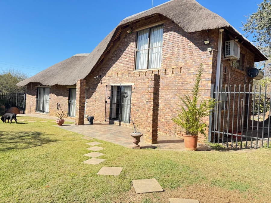 1 Bedroom Property for Sale in Leeuwfontein Gauteng