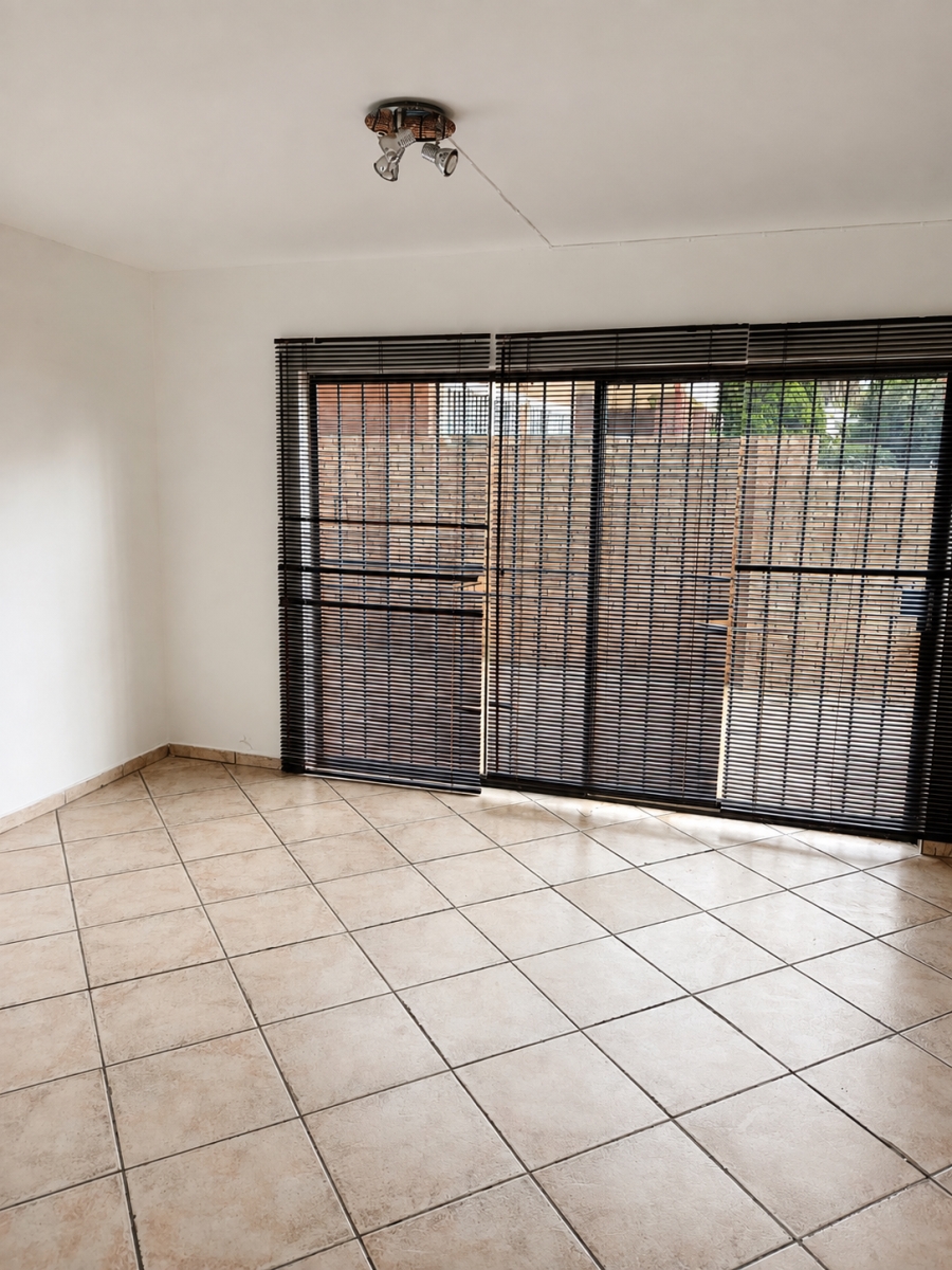To Let Commercial Property for Rent in Glenanda Gauteng