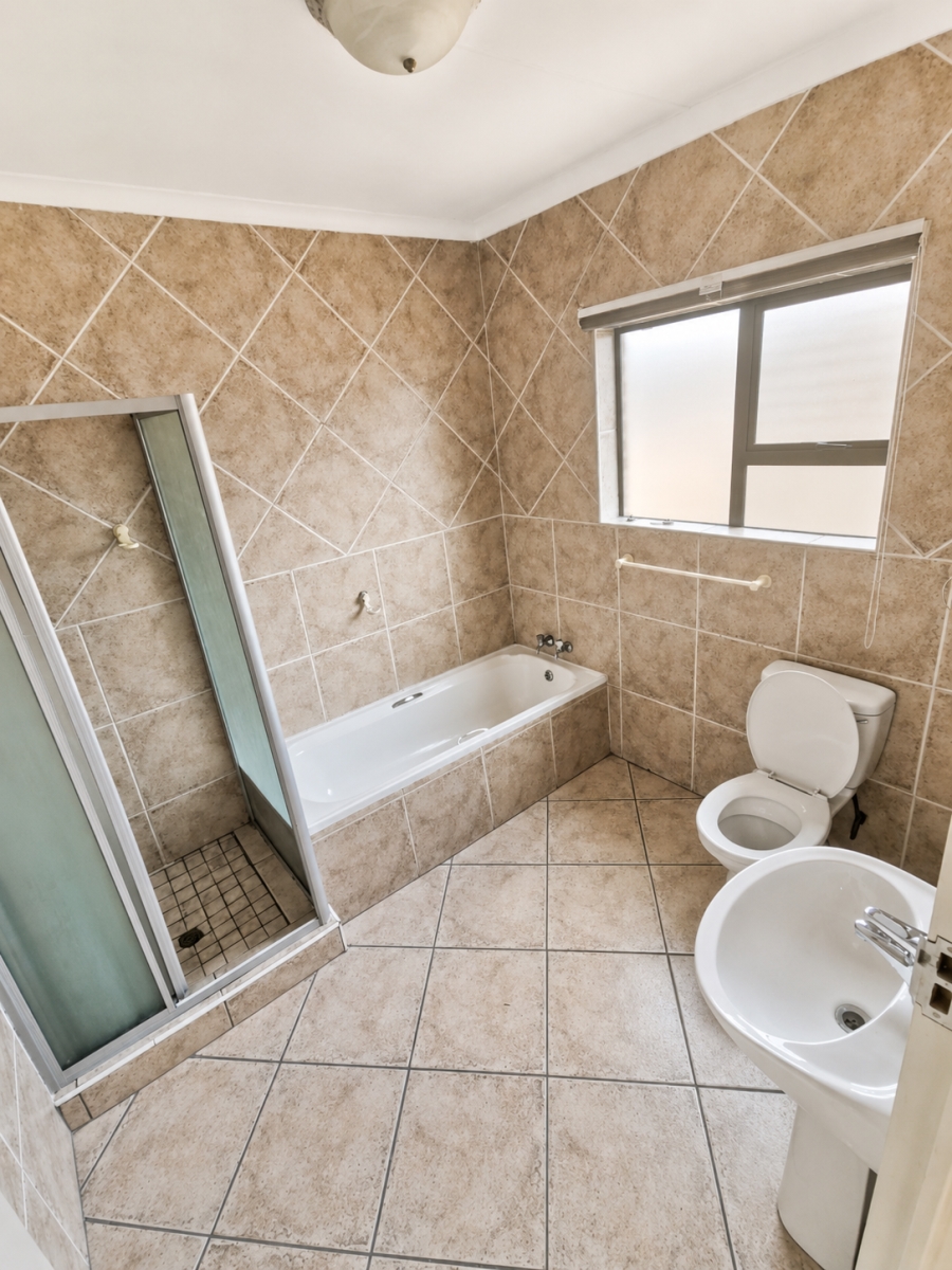 To Let Commercial Property for Rent in Glenanda Gauteng