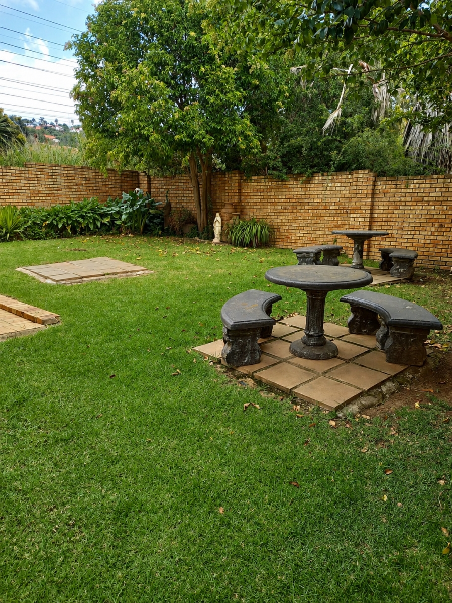 To Let Commercial Property for Rent in Glenanda Gauteng