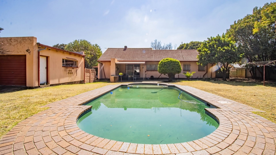 3 Bedroom Property for Sale in Brackenhurst Gauteng