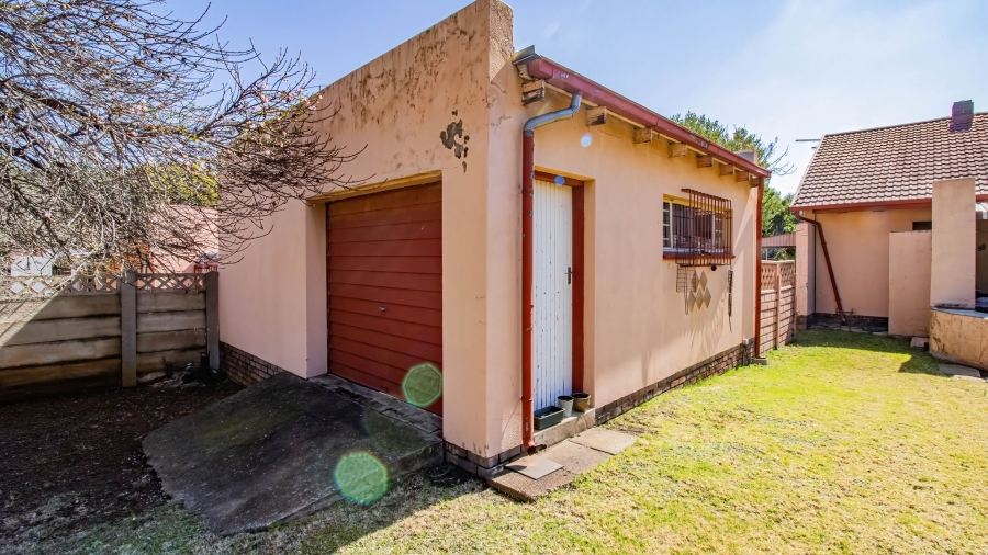3 Bedroom Property for Sale in Brackenhurst Gauteng