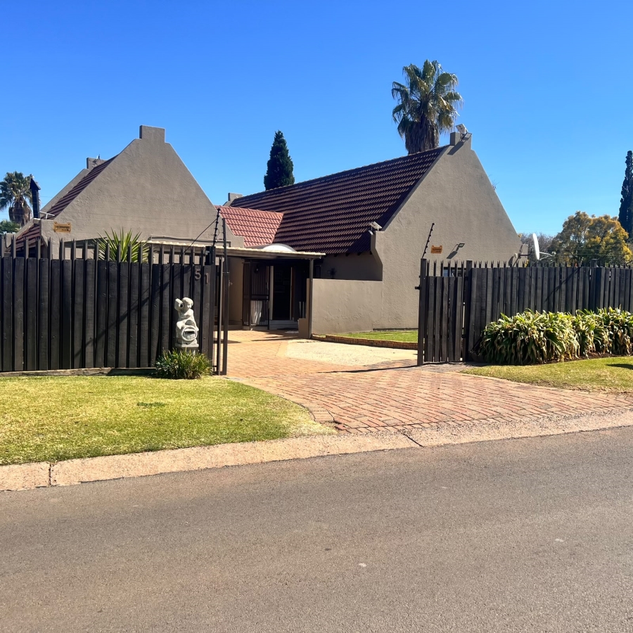 4 Bedroom Property for Sale in Brackendowns Gauteng