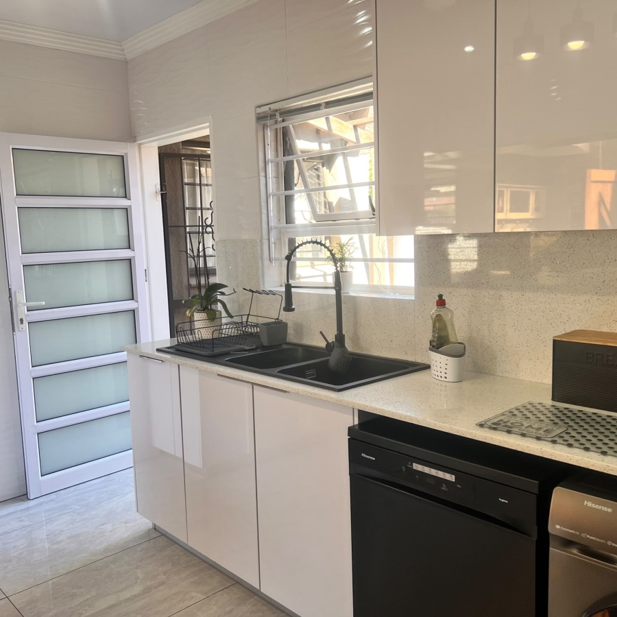 4 Bedroom Property for Sale in Brackendowns Gauteng