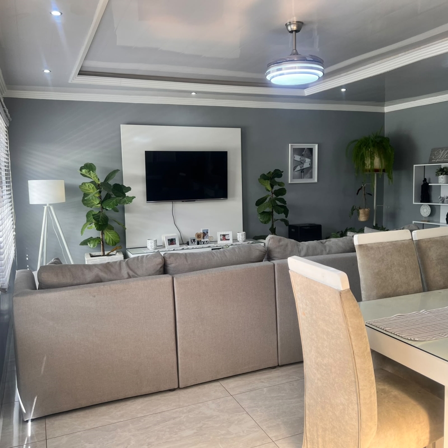 4 Bedroom Property for Sale in Brackendowns Gauteng