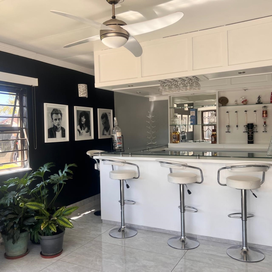 4 Bedroom Property for Sale in Brackendowns Gauteng