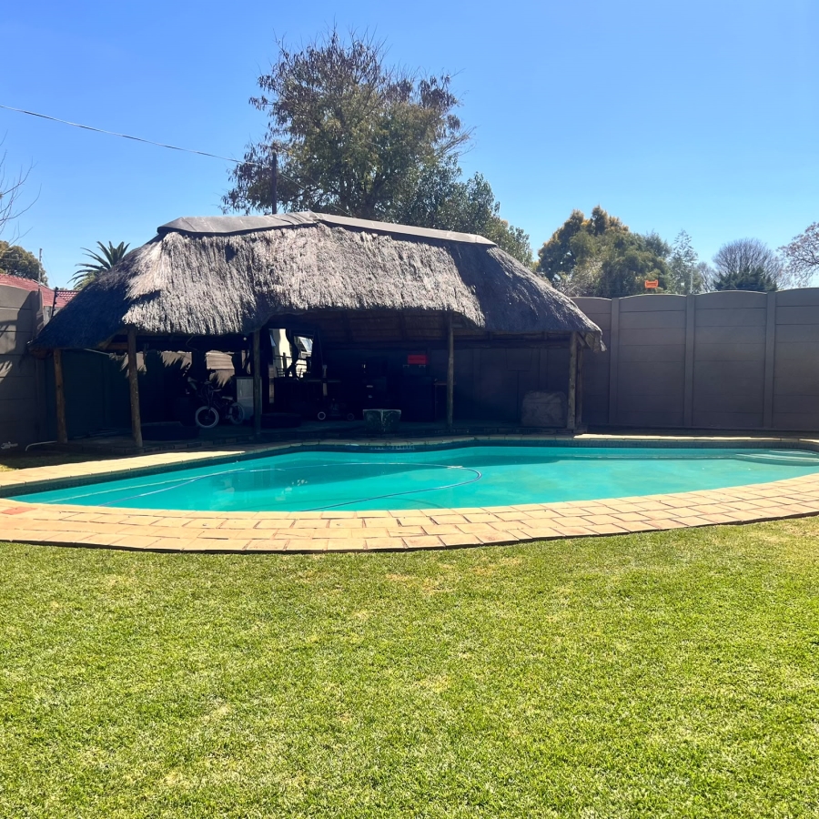 4 Bedroom Property for Sale in Brackendowns Gauteng