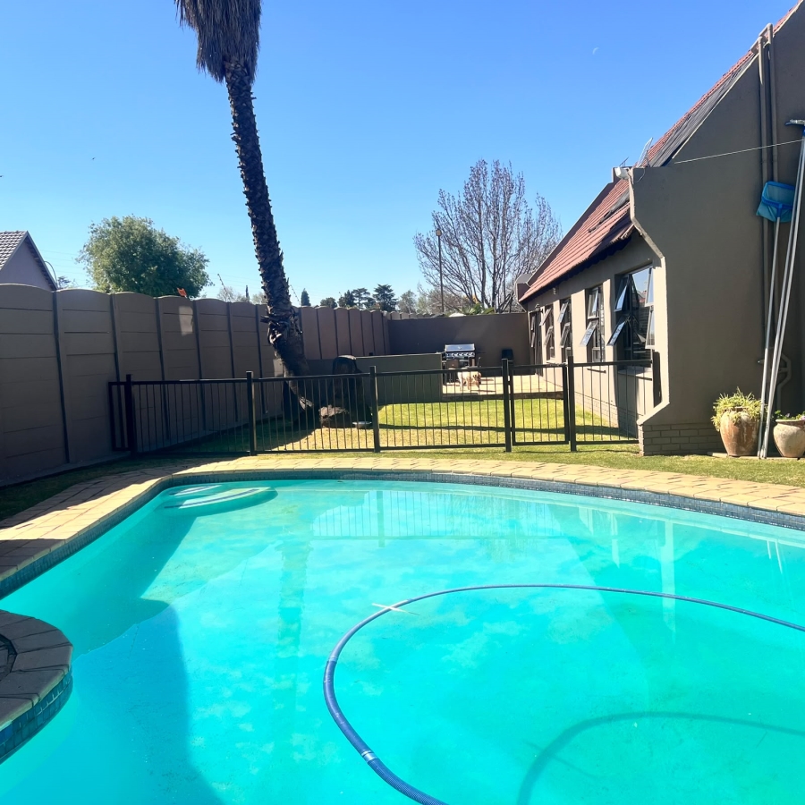 4 Bedroom Property for Sale in Brackendowns Gauteng