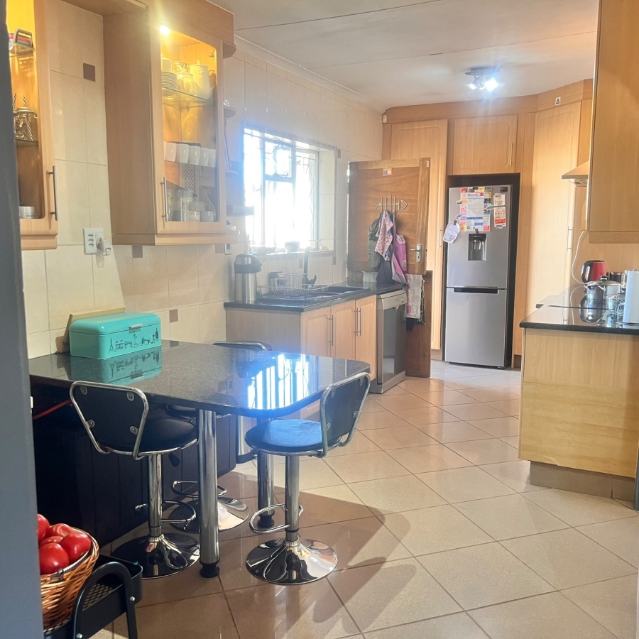 4 Bedroom Property for Sale in Brackendowns Gauteng