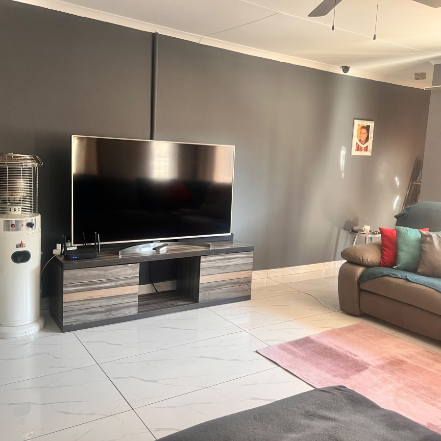 4 Bedroom Property for Sale in Brackendowns Gauteng