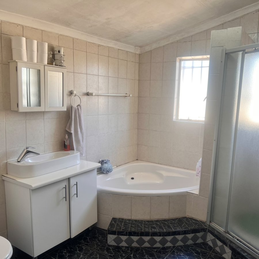 4 Bedroom Property for Sale in Brackendowns Gauteng