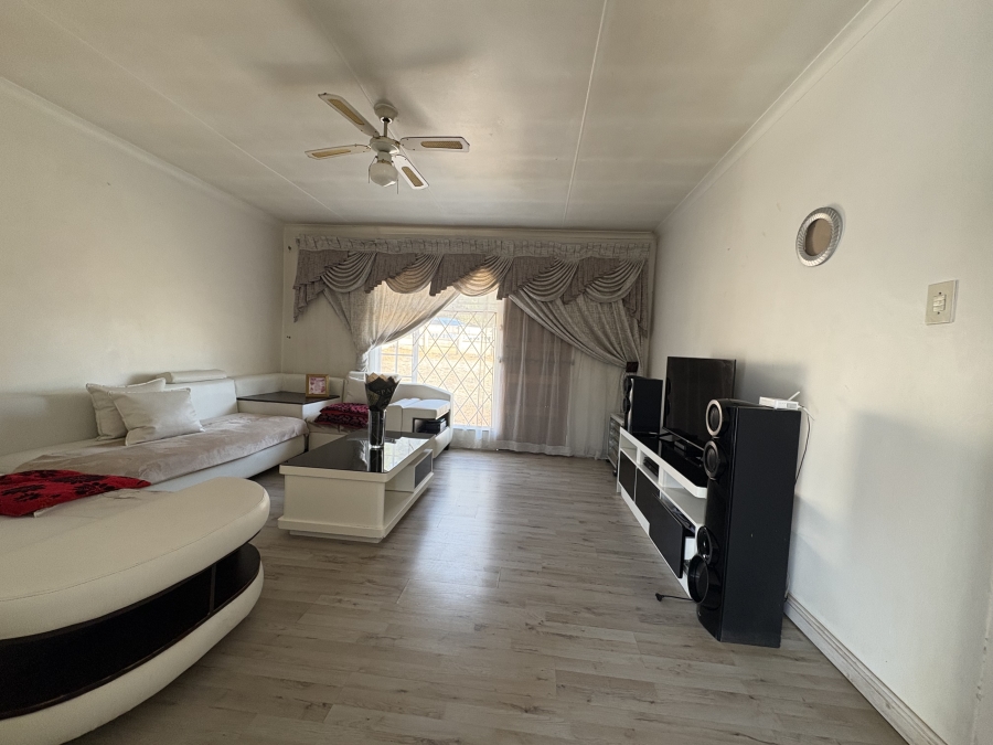 2 Bedroom Property for Sale in Moffat View Gauteng