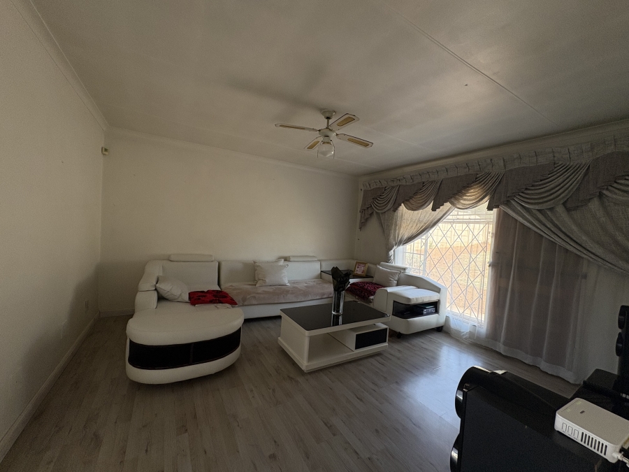 2 Bedroom Property for Sale in Moffat View Gauteng
