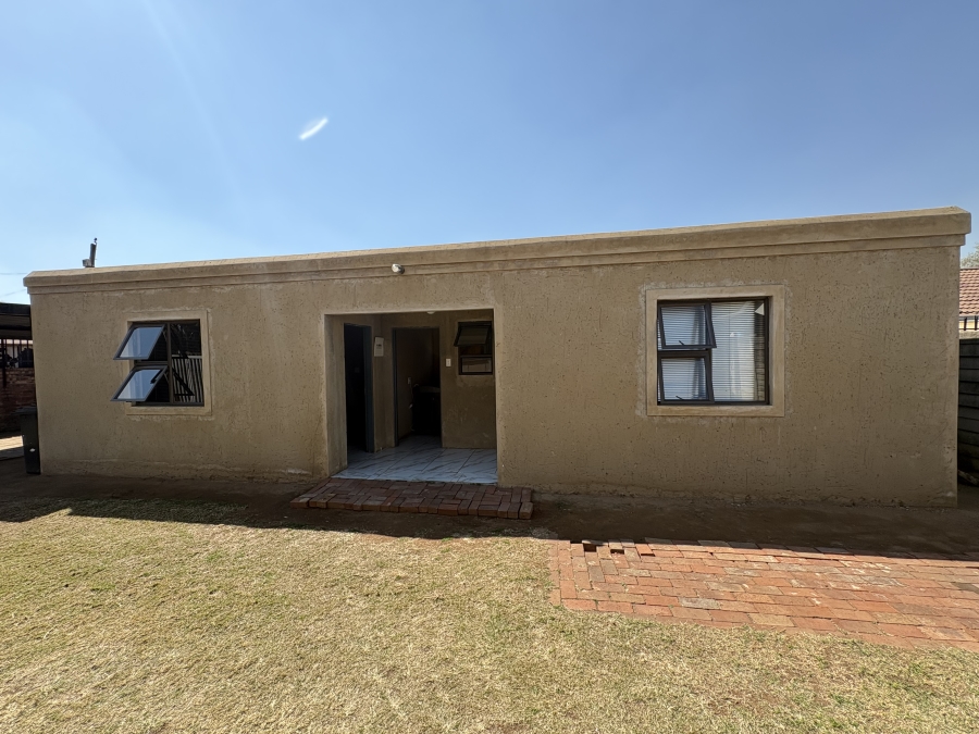 2 Bedroom Property for Sale in Moffat View Gauteng