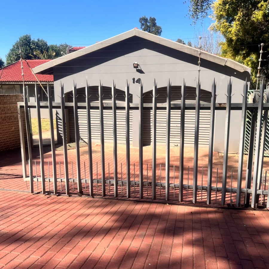 3 Bedroom Property for Sale in Brackendowns Gauteng
