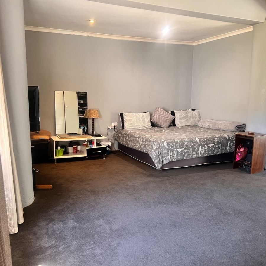 3 Bedroom Property for Sale in Brackendowns Gauteng