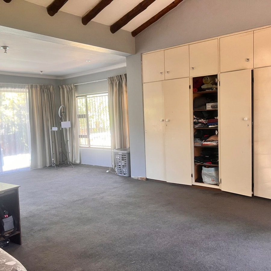 3 Bedroom Property for Sale in Brackendowns Gauteng