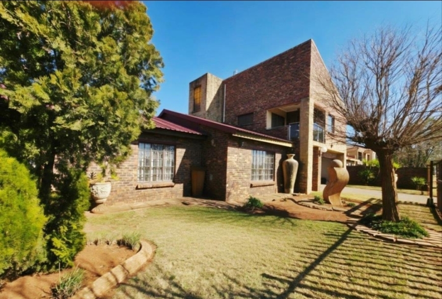 5 Bedroom Property for Sale in Golf Park Gauteng