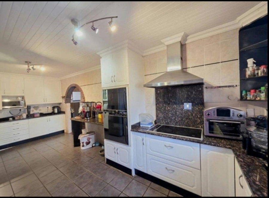5 Bedroom Property for Sale in Golf Park Gauteng