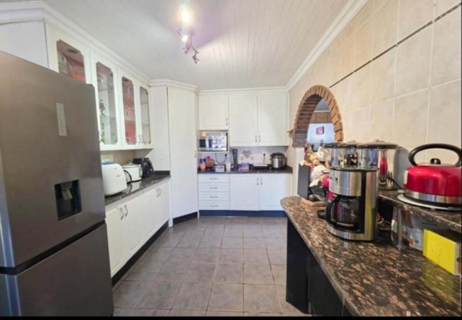5 Bedroom Property for Sale in Golf Park Gauteng