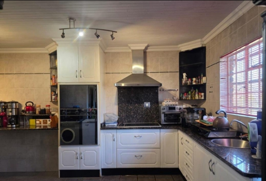 5 Bedroom Property for Sale in Golf Park Gauteng