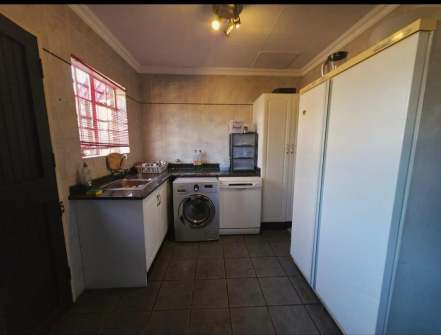 5 Bedroom Property for Sale in Golf Park Gauteng