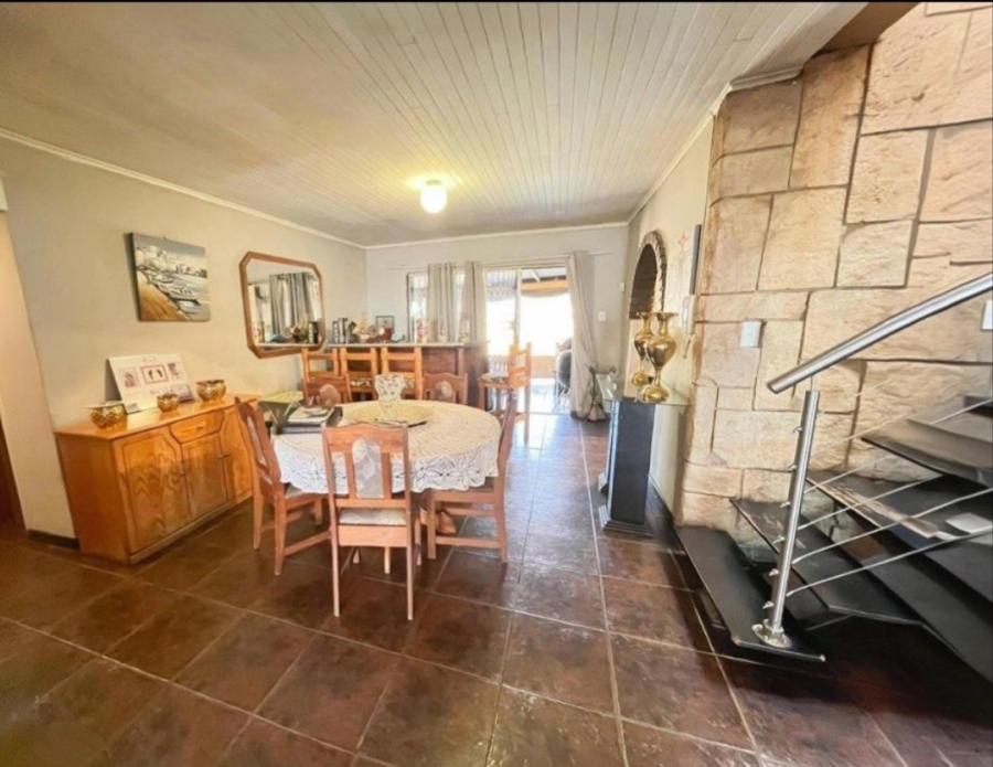 5 Bedroom Property for Sale in Golf Park Gauteng