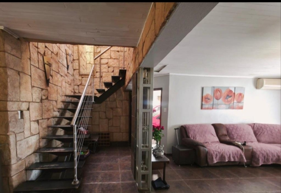 5 Bedroom Property for Sale in Golf Park Gauteng