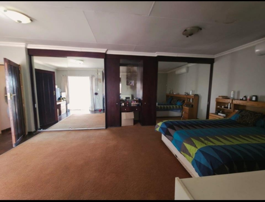5 Bedroom Property for Sale in Golf Park Gauteng