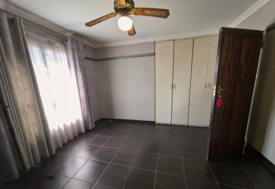 5 Bedroom Property for Sale in Golf Park Gauteng