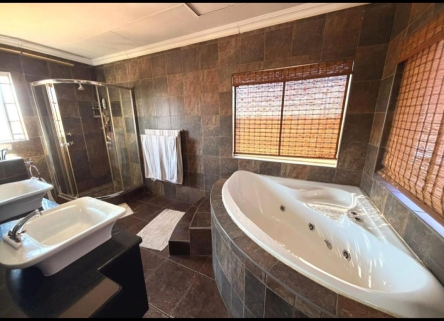 5 Bedroom Property for Sale in Golf Park Gauteng
