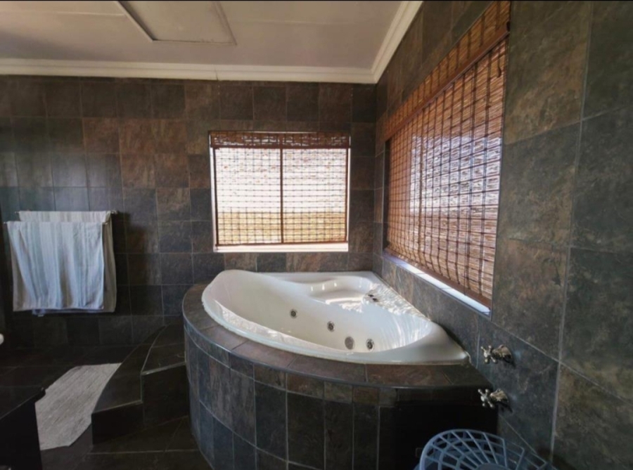 5 Bedroom Property for Sale in Golf Park Gauteng