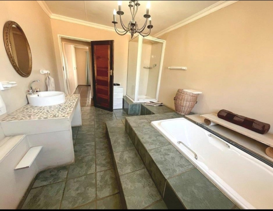5 Bedroom Property for Sale in Golf Park Gauteng