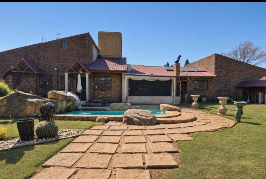 5 Bedroom Property for Sale in Golf Park Gauteng