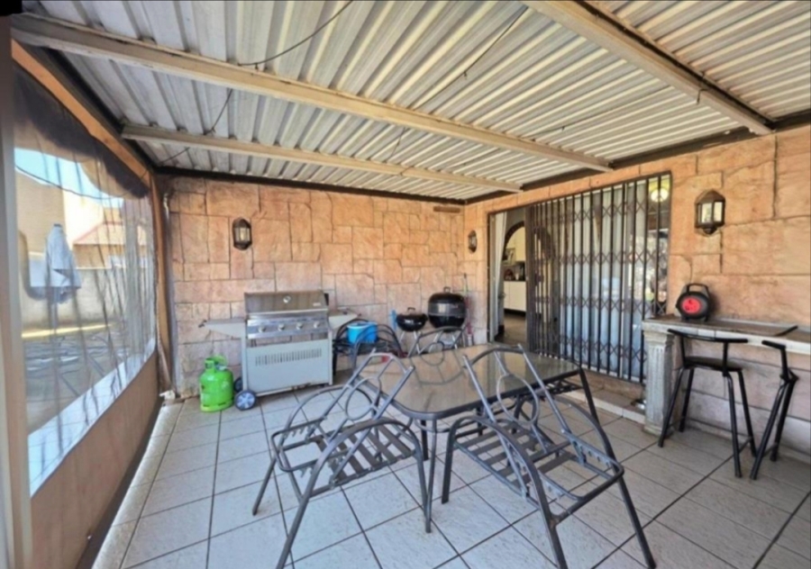 5 Bedroom Property for Sale in Golf Park Gauteng
