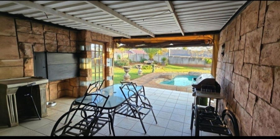 5 Bedroom Property for Sale in Golf Park Gauteng