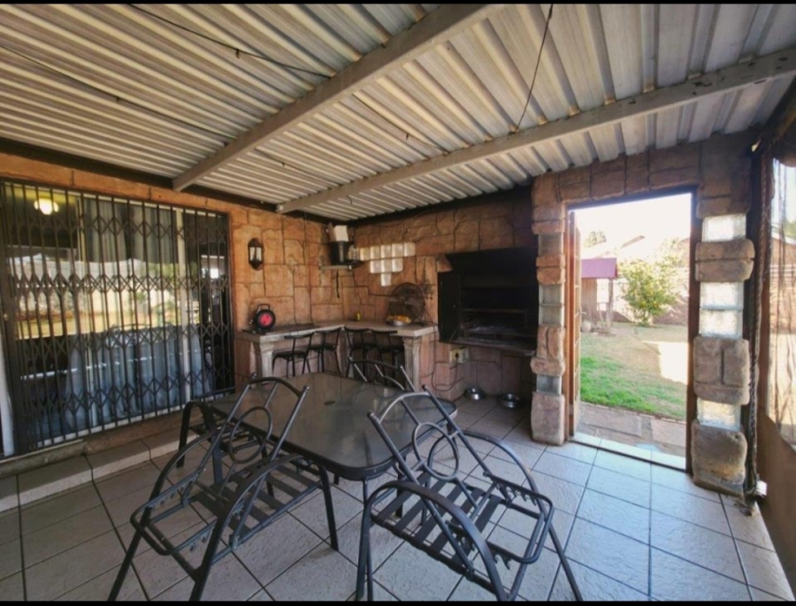 5 Bedroom Property for Sale in Golf Park Gauteng
