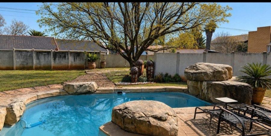 5 Bedroom Property for Sale in Golf Park Gauteng