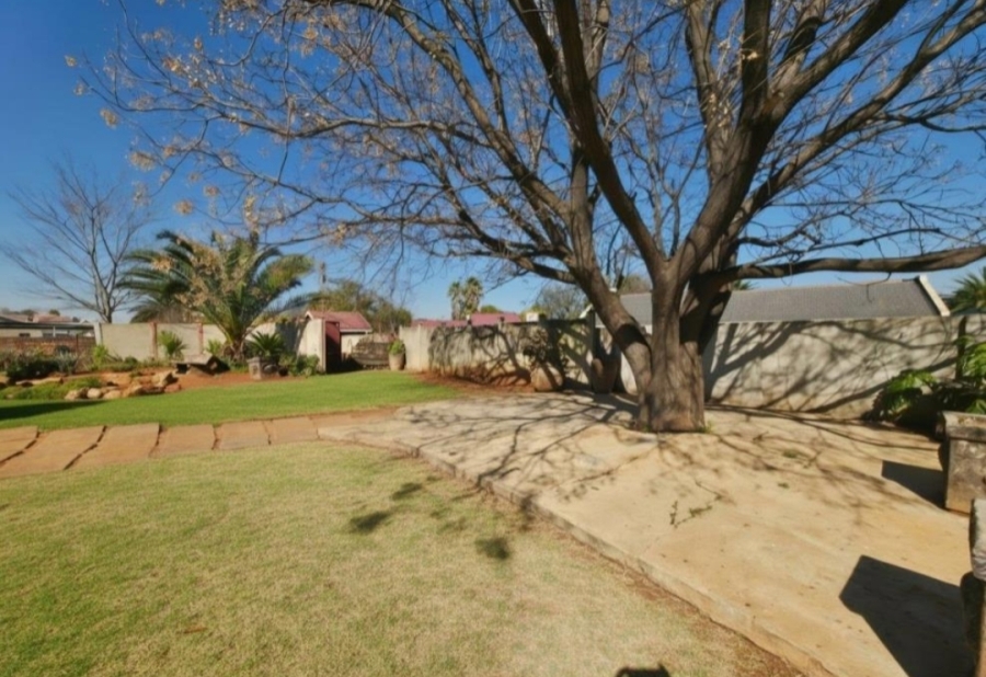 5 Bedroom Property for Sale in Golf Park Gauteng