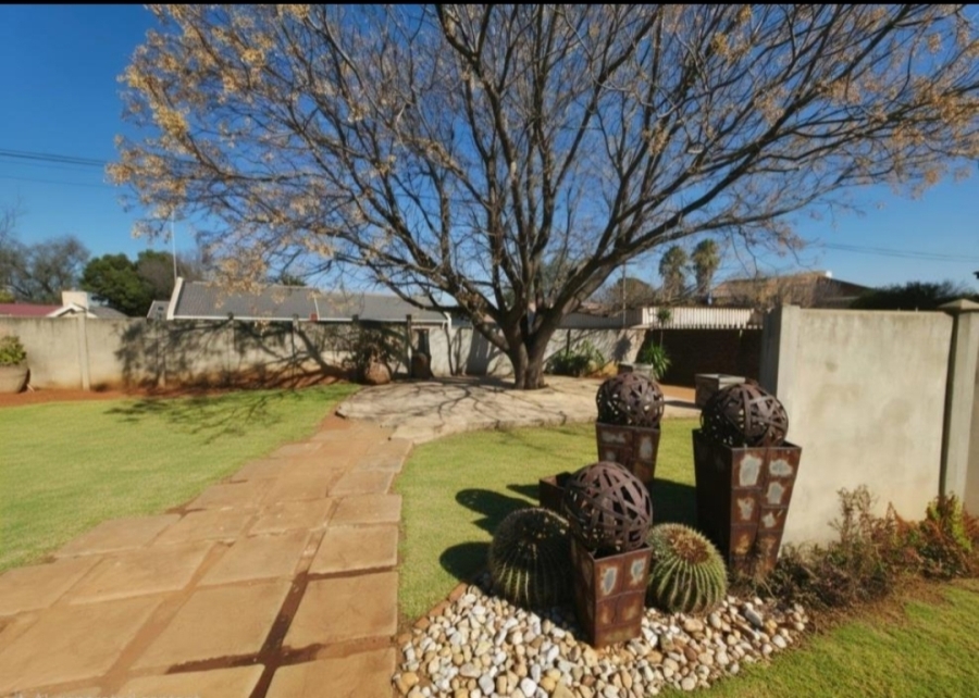 5 Bedroom Property for Sale in Golf Park Gauteng