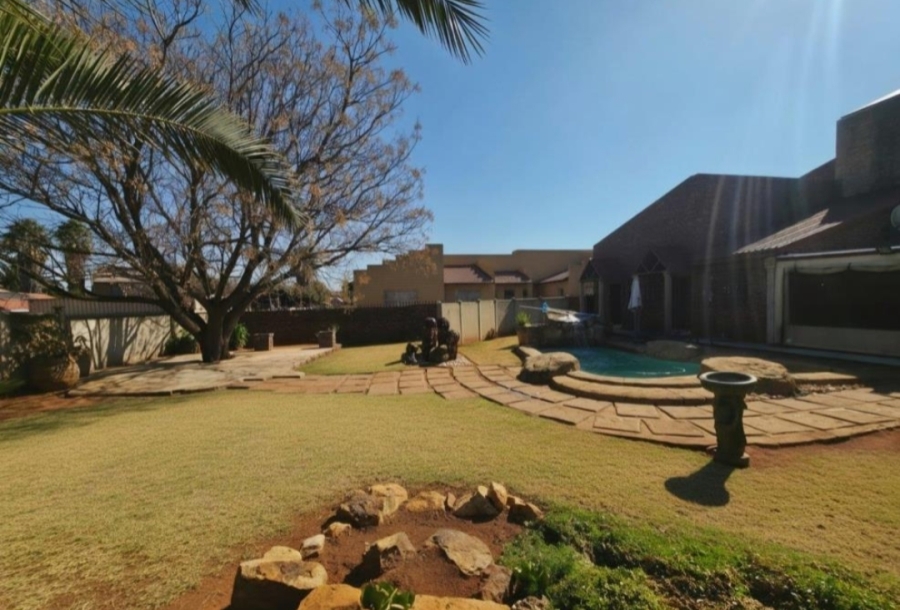5 Bedroom Property for Sale in Golf Park Gauteng