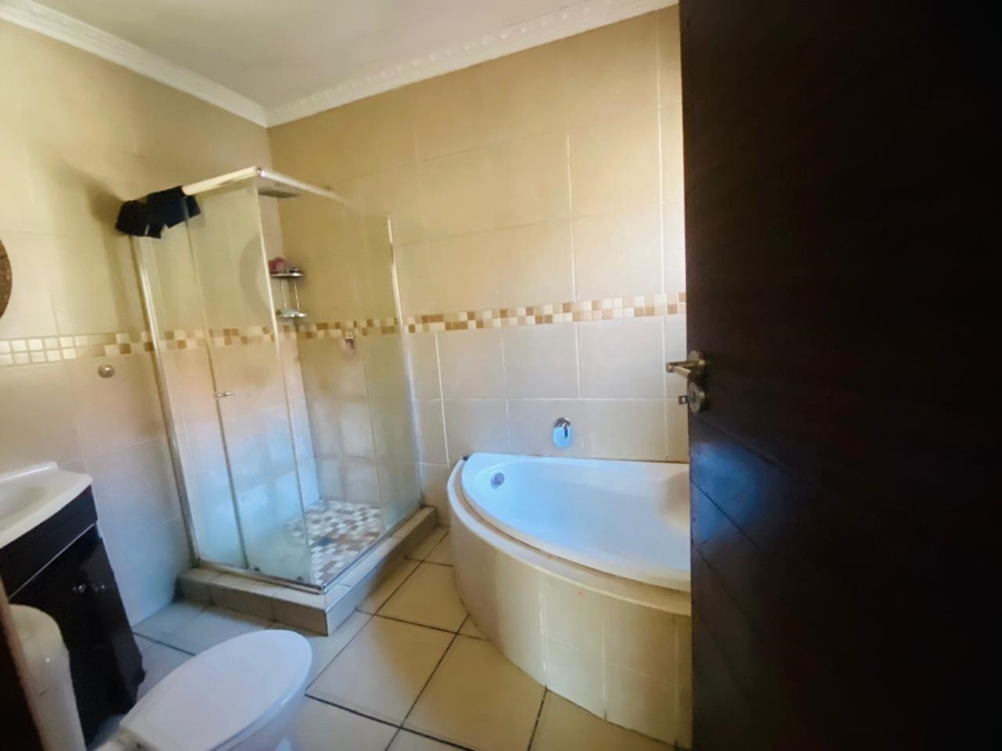3 Bedroom Property for Sale in Vanderbijlpark SE 6 Gauteng