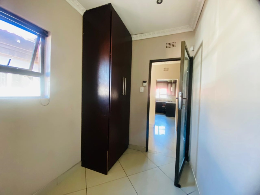3 Bedroom Property for Sale in Vanderbijlpark SE 6 Gauteng