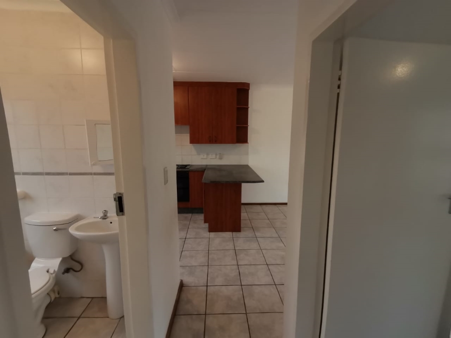 To Let 2 Bedroom Property for Rent in Kenmare Gauteng