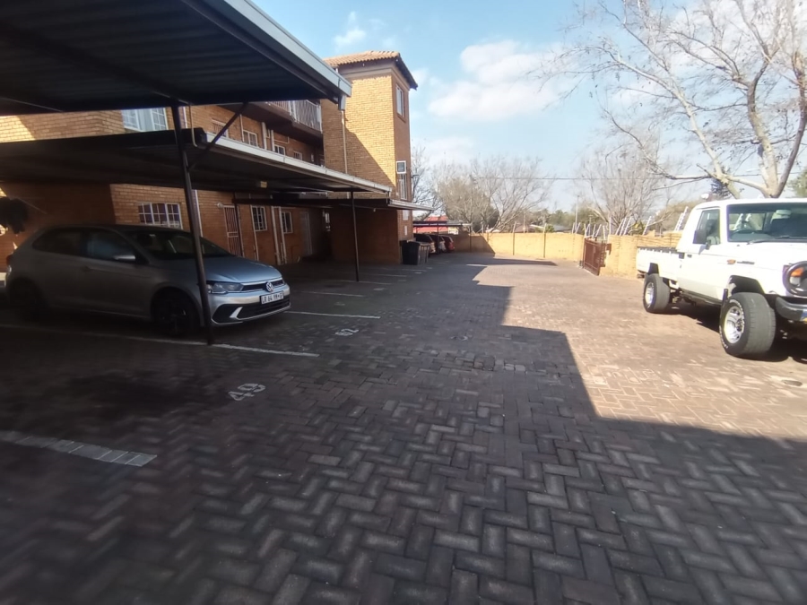 To Let 2 Bedroom Property for Rent in Kenmare Gauteng