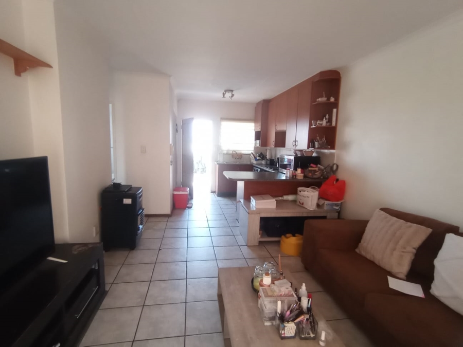 To Let 2 Bedroom Property for Rent in Kenmare Gauteng