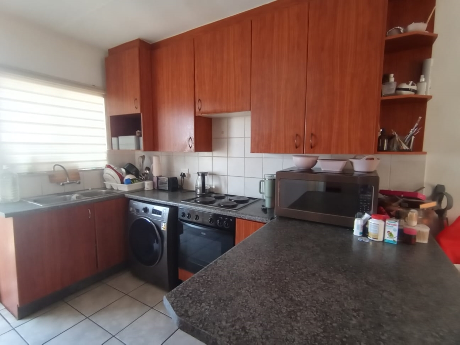 To Let 2 Bedroom Property for Rent in Kenmare Gauteng