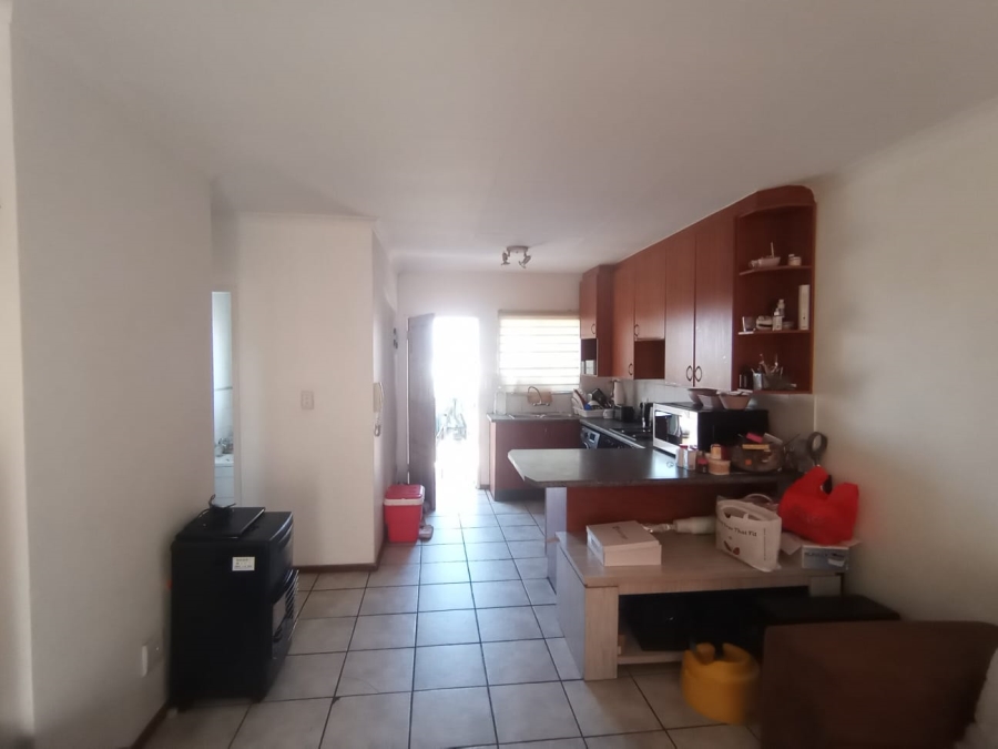 To Let 2 Bedroom Property for Rent in Kenmare Gauteng