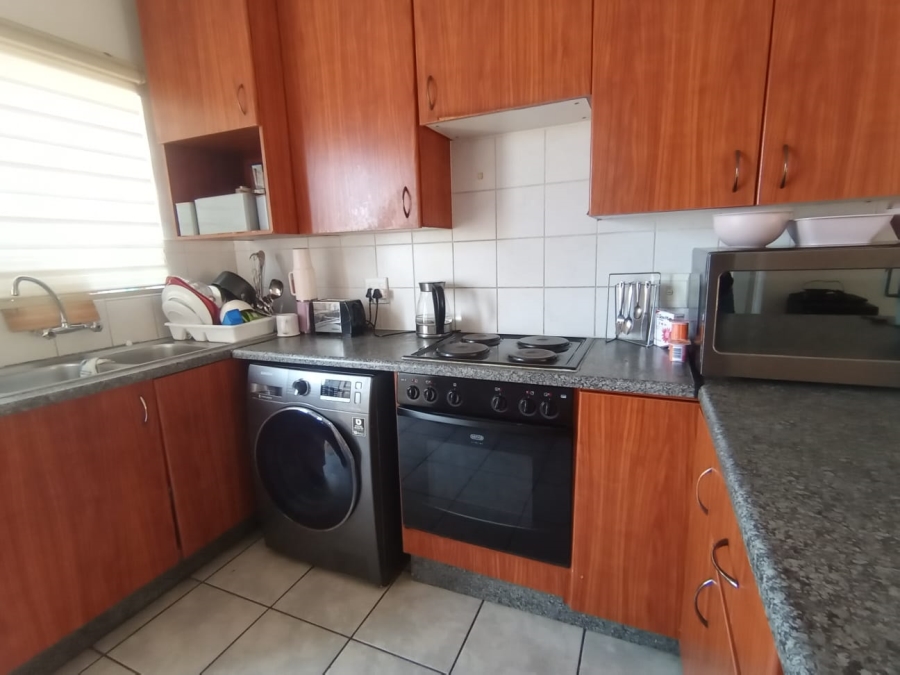 To Let 2 Bedroom Property for Rent in Kenmare Gauteng
