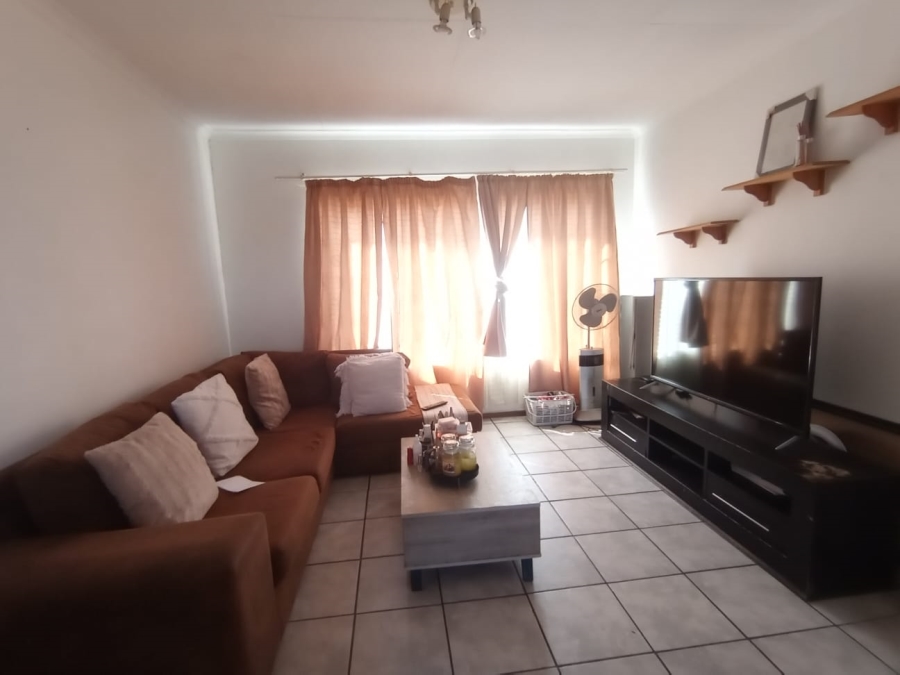 To Let 2 Bedroom Property for Rent in Kenmare Gauteng